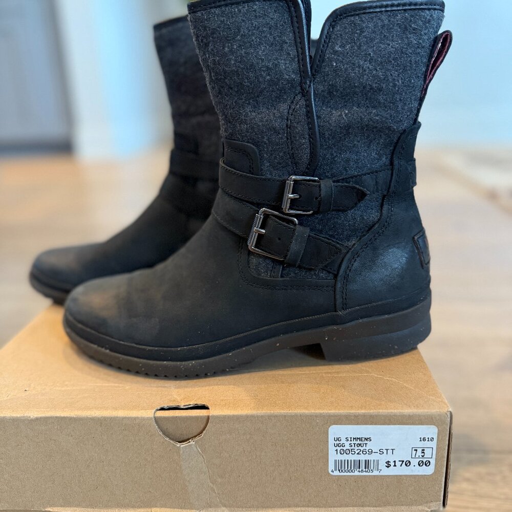 UGG Simmons Black Boot Size 7.5